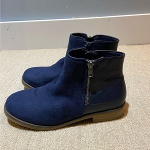 Suede & leather navy ankle boot. Size 6 gently used.